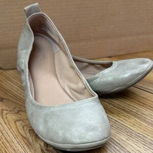 Universal Thread Women's Shimmering Silver /gold/ metallic Flats